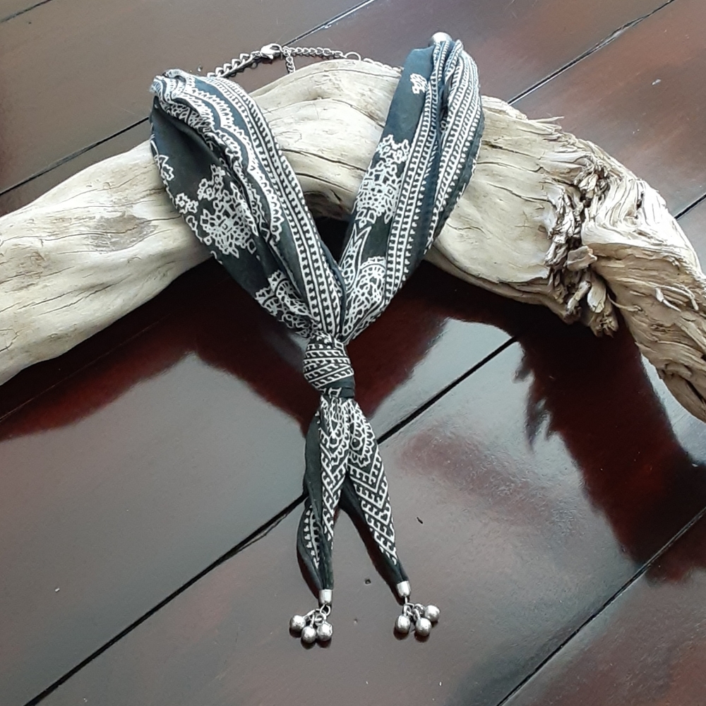 🧡 2 for $7. Boho bandana necklace.